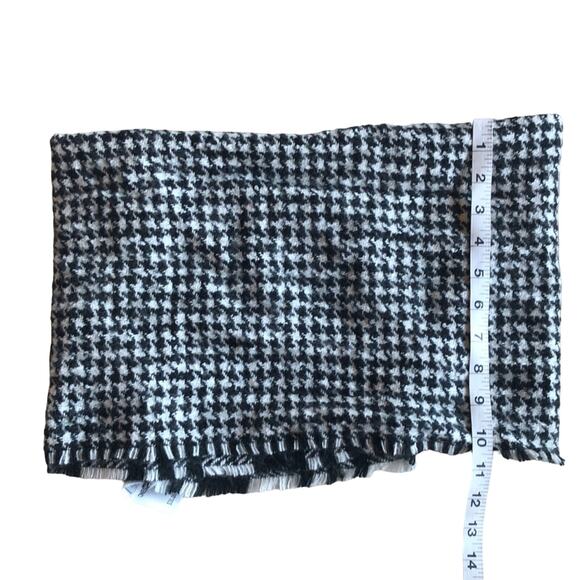 D&Y Black & White Reversible Houndstooth Scarf, OS, NWT! - Picture 5 of 5